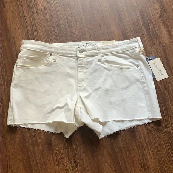 Universal Thread High Rise Raw Hem Midi Shorts Sour Creme - Picture 2 of 11